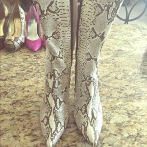 Victoria Secret Mid Bootes